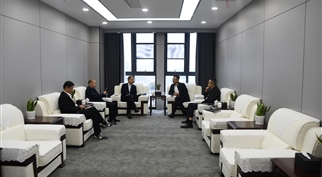 隆商银行到球盟会进行商务洽谈